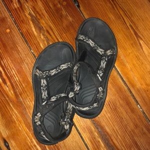 size 8 floral print teva sandal